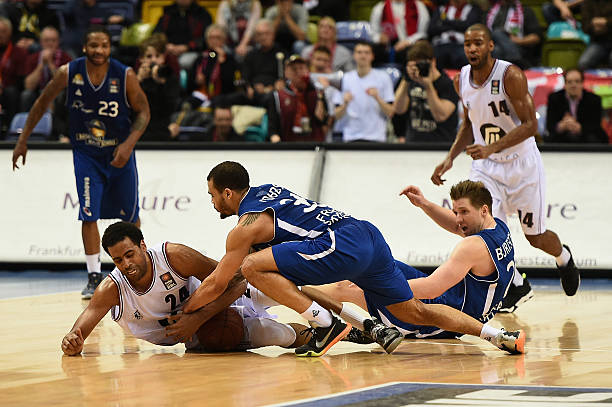 库兹马在防 库兹马在防